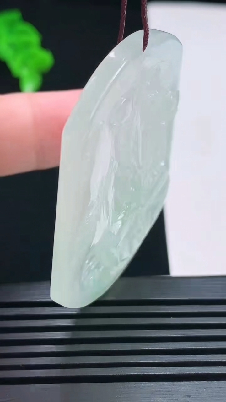 天然A货翡翠虚空藏菩萨吊坠，尺寸51.5-41.5-5 重量:24.75g
7月18日