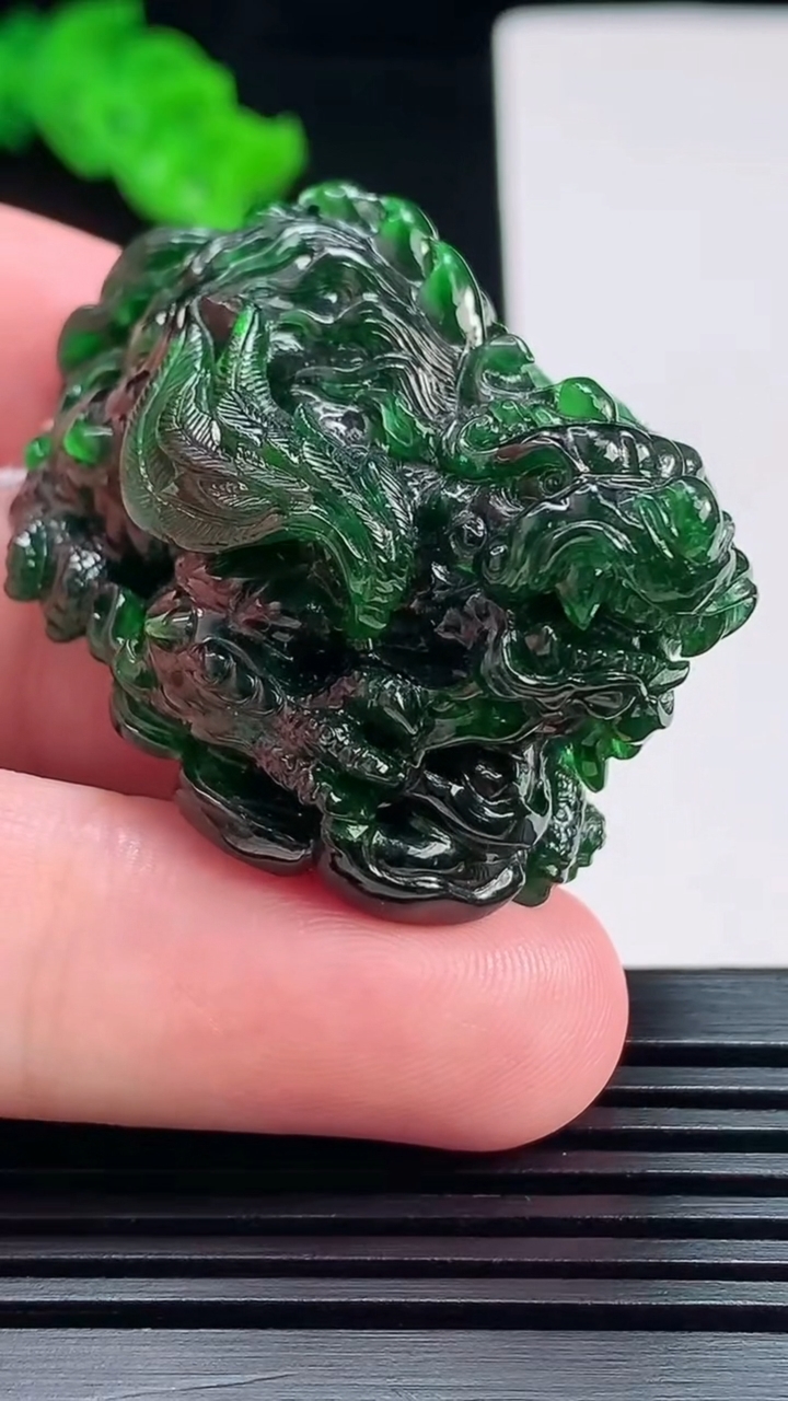 天然A货翡翠飞天貔貅吊坠，尺寸45-31-26 重量:46.54g
7月18日