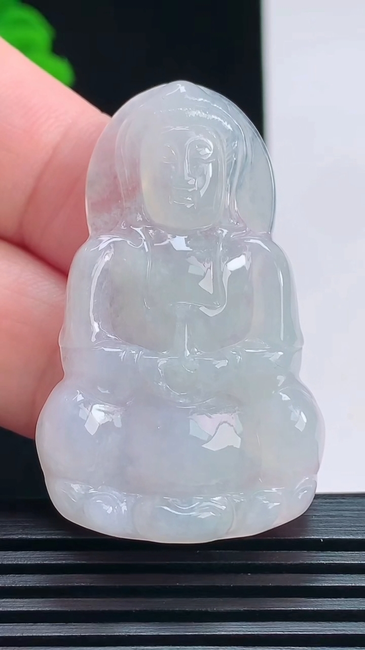 天然A货翡翠正装观音吊坠，尺寸46-28-5 重量:10.46g
7月18日
