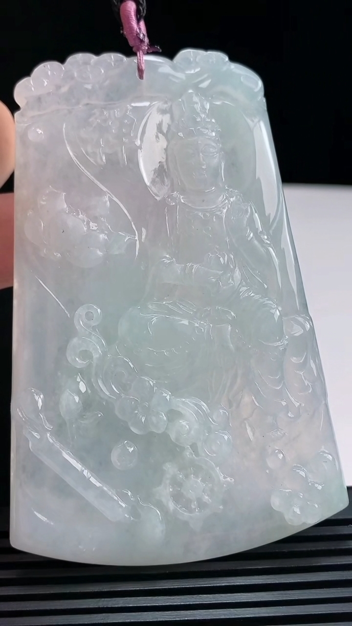 天然A货翡翠观音菩萨吊坠，尺寸80-51.6-5.2 重量:51.85g
7月18日