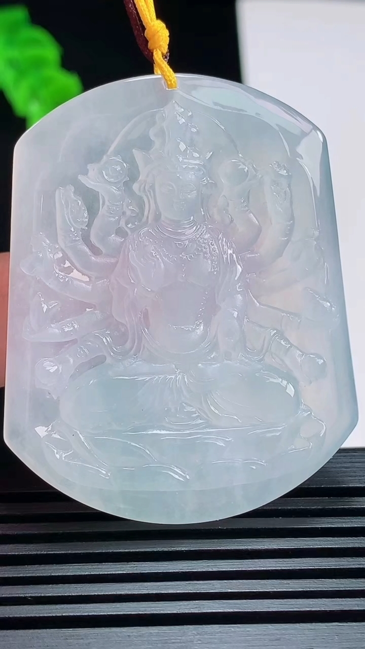 天然A货翡翠千手观音菩萨吊坠，尺寸51-40-5.6 重量:25.58g
7月18日
