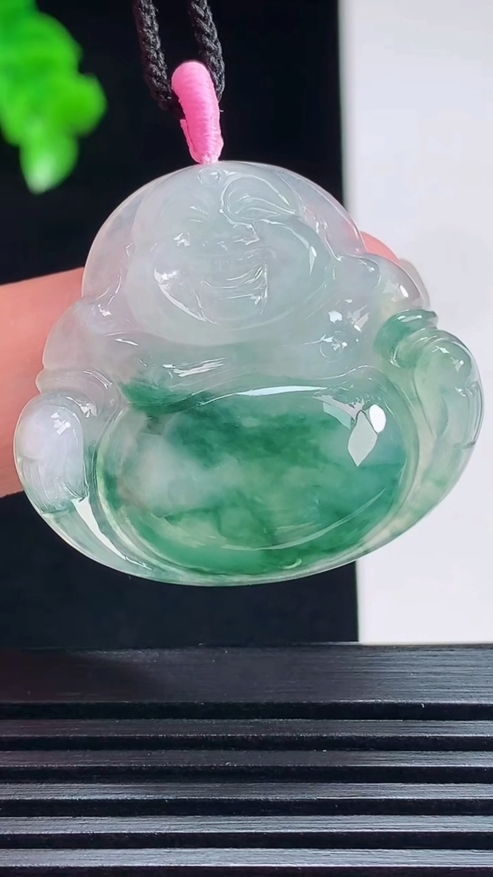 天然A货翡翠飘花佛公吊坠，尺寸30-33.5-5.5 重量:9.20g
7月18日