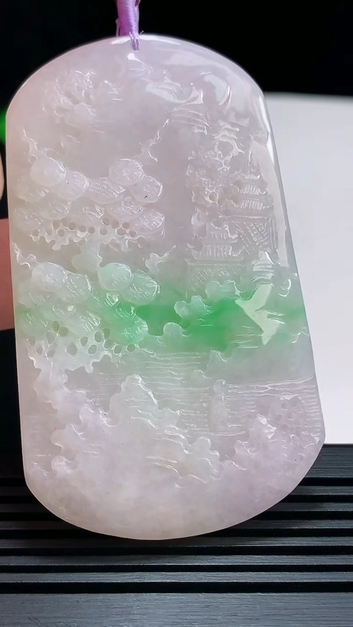 天然A货翡翠山水牌吊坠，尺寸66.2-39-5.5 重量:33.93g
7月18日