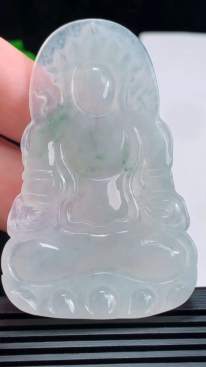 天然A货翡翠冰种飘花度母菩萨吊坠，尺寸65-40.5-5.5 重量:25.65g
7月18日