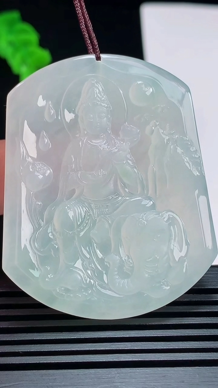 天然A货翡翠普贤菩萨吊坠，尺寸52.5-42-5 重量:25.71g
7月18日
