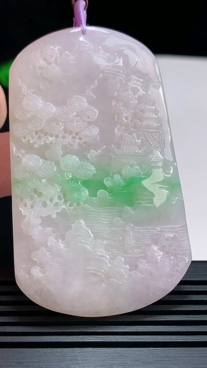 天然A货翡翠山水牌吊坠，尺寸66.2-39-5.5 重量:33.93g
7月18日