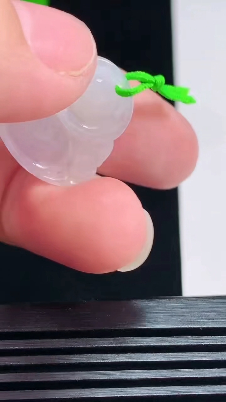 天然A货翡翠紫罗兰佛公吊坠，尺寸21-25-5.5 重量:4.29g
7月18日