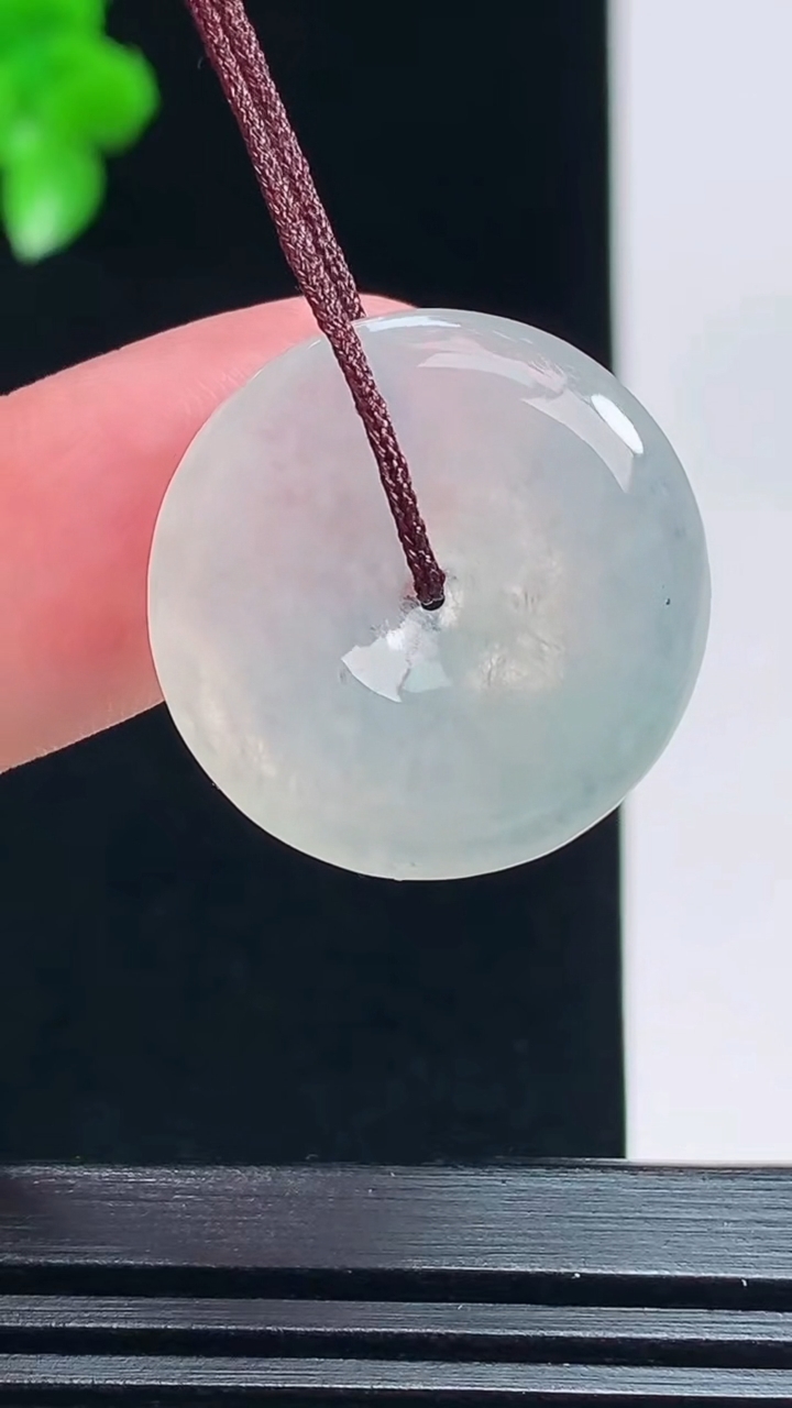 天然A货翡翠平安扣吊坠，尺寸22.6-4 重量:4.35g
7月18日