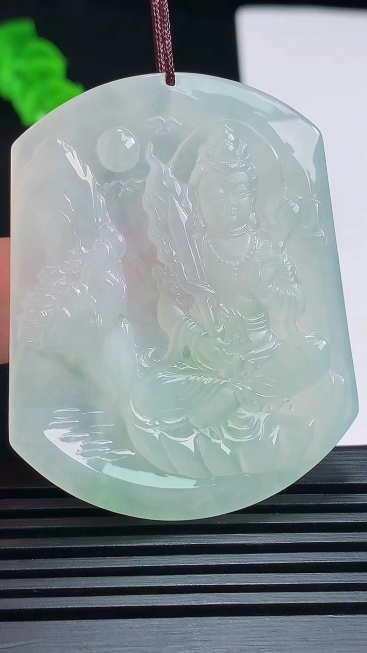 天然A货翡翠虚空藏菩萨吊坠，尺寸51.5-41.5-5 重量:24.75g
7月18日