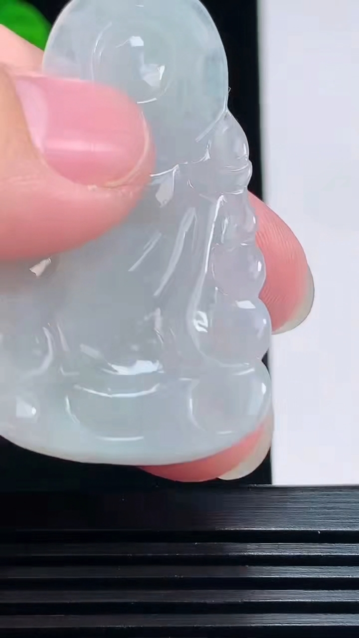 天然A货翡翠观音菩萨吊坠，尺寸50-28-4.6 重量:12.27g
7月18日
