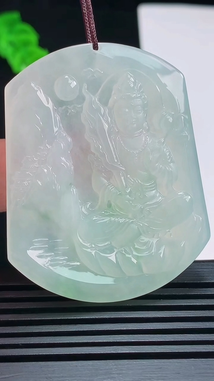 天然A货翡翠虚空藏菩萨吊坠，尺寸51.5-41.5-5 重量:24.75g
7月18日