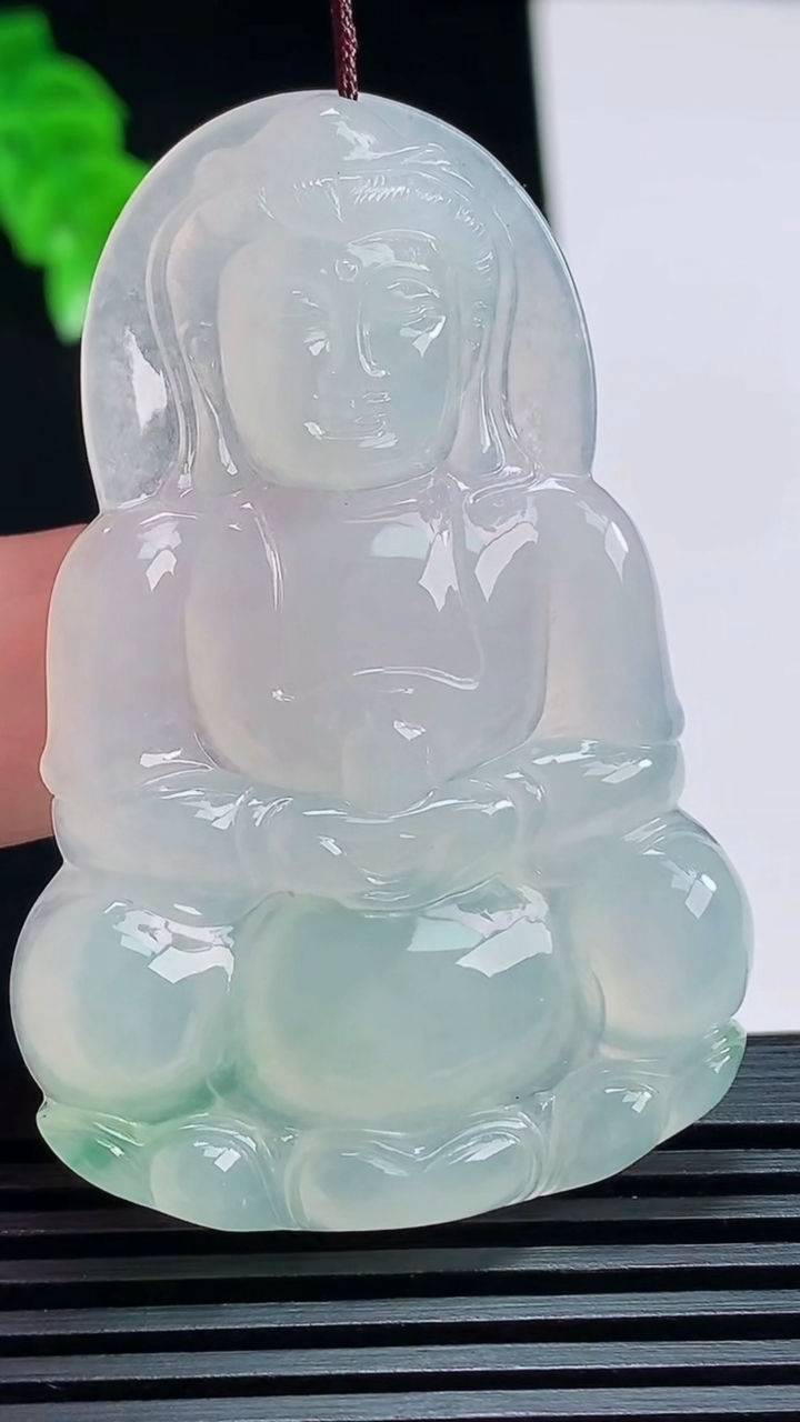 天然A货翡翠正装观音吊坠，尺寸54-36.2-5 重量:16.99g
7月18日