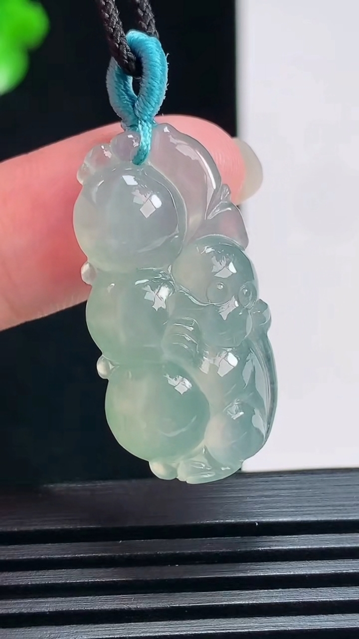 天然A货翡翠灵猴献瑞吊坠，尺寸31-16-8 重量:6.79g
7月18日