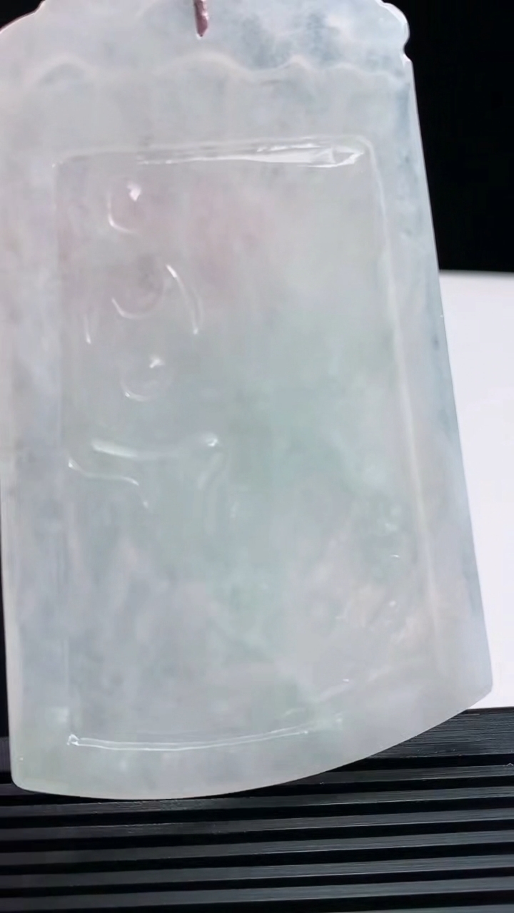 天然A货翡翠观音菩萨吊坠，尺寸80-51.6-5.2 重量:51.85g
7月18日