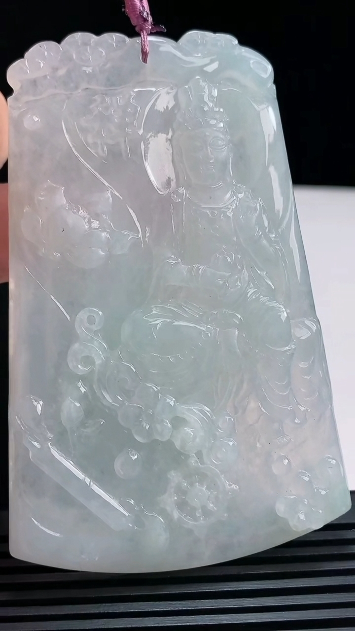 天然A货翡翠观音菩萨吊坠，尺寸80-51.6-5.2 重量:51.85g
7月18日