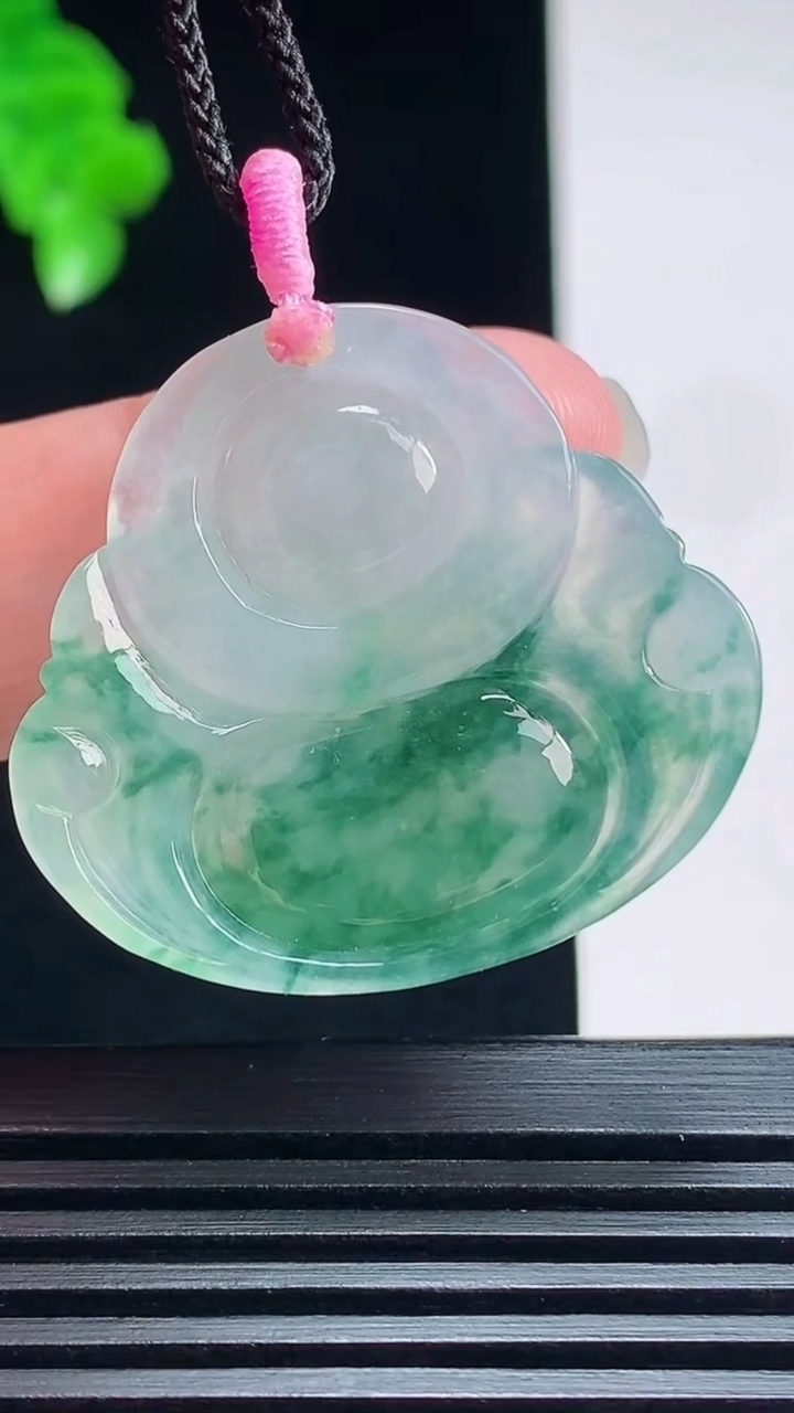 天然A货翡翠飘花佛公吊坠，尺寸30-33.5-5.5 重量:9.20g
7月18日
