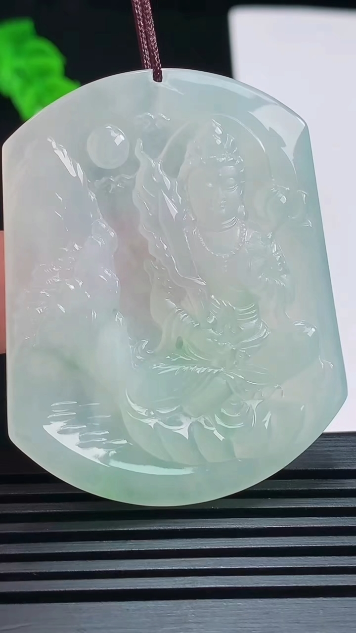 天然A货翡翠虚空藏菩萨吊坠，尺寸51.5-41.5-5 重量:24.75g
7月18日