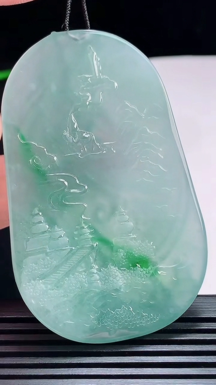 天然A货翡翠观音菩萨吊坠，尺寸65-41-5.6 重量:32.78g
7月19日