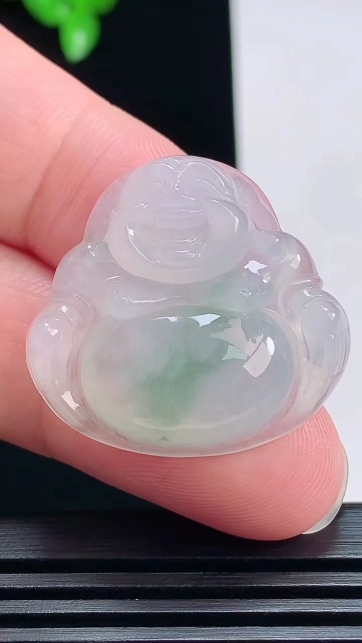 天然A货翡翠飘花佛公吊坠，尺寸27.5-29-6.8 重量:8.02g
7月19日