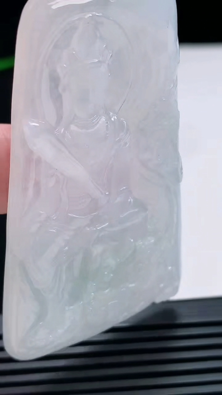 天然A货翡翠文殊菩萨吊坠，尺寸67.5-41-5.8 重量:35.12g
7月19日