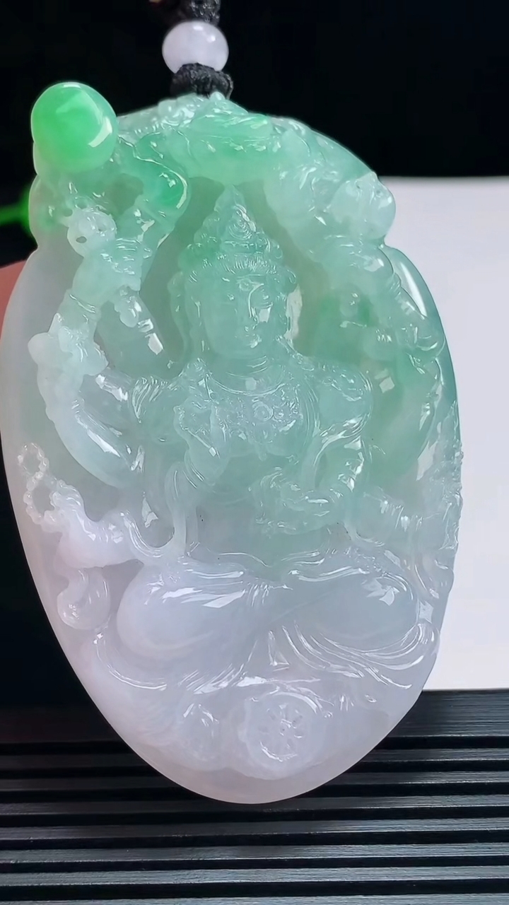 天然A货翡翠千手观音菩萨吊坠，尺寸70-46.5-11.5 重量:71.40g
7月19日