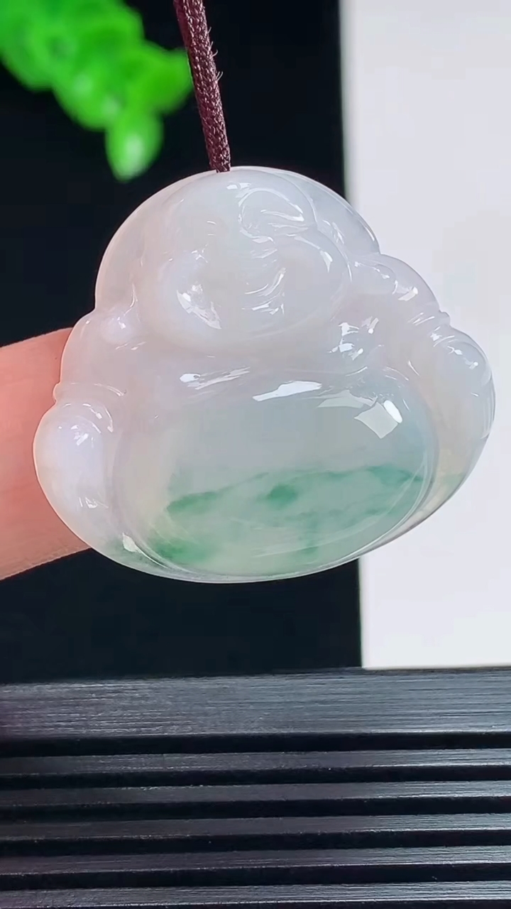 天然A货翡翠飘花佛公吊坠，尺寸27-30.5-5 重量:6.47g
7月19日