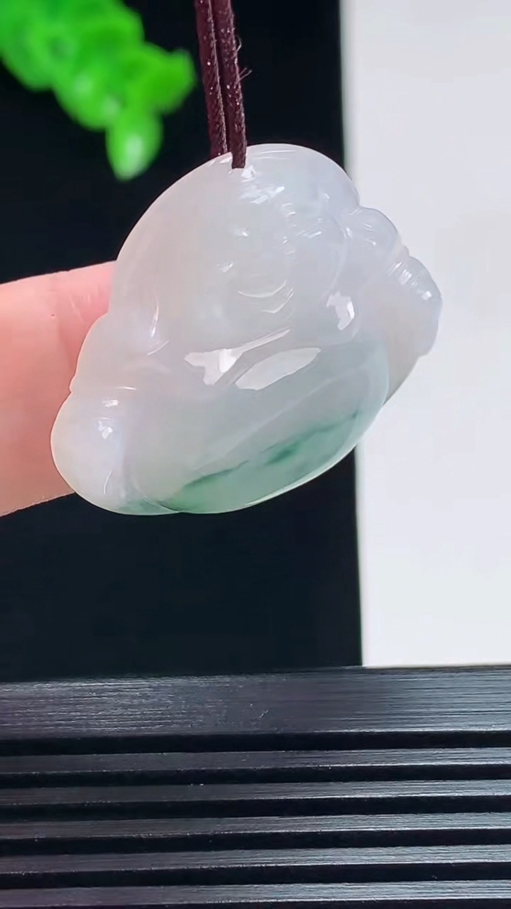 天然A货翡翠飘花佛公吊坠，尺寸27-30.5-5 重量:6.47g
7月19日