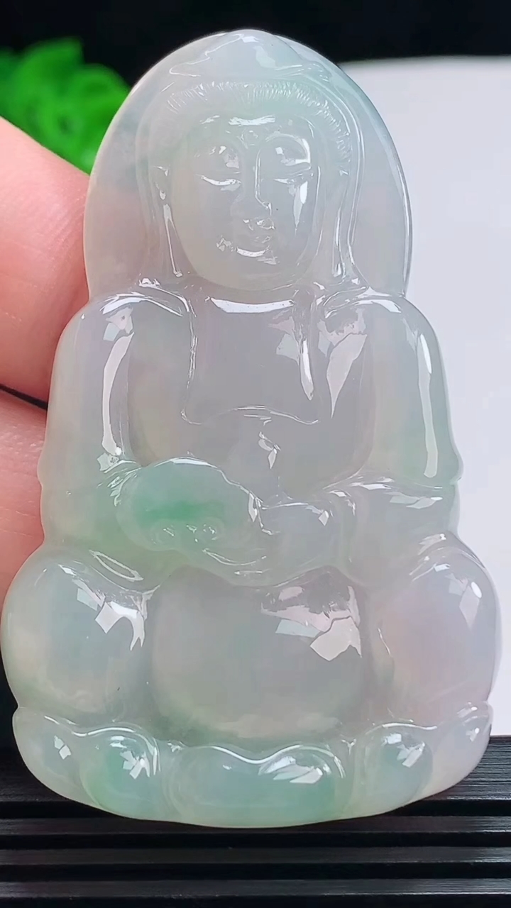天然A货翡翠正装观音吊坠，尺寸60-36.5-5.5 重量:20.90g
7月19日