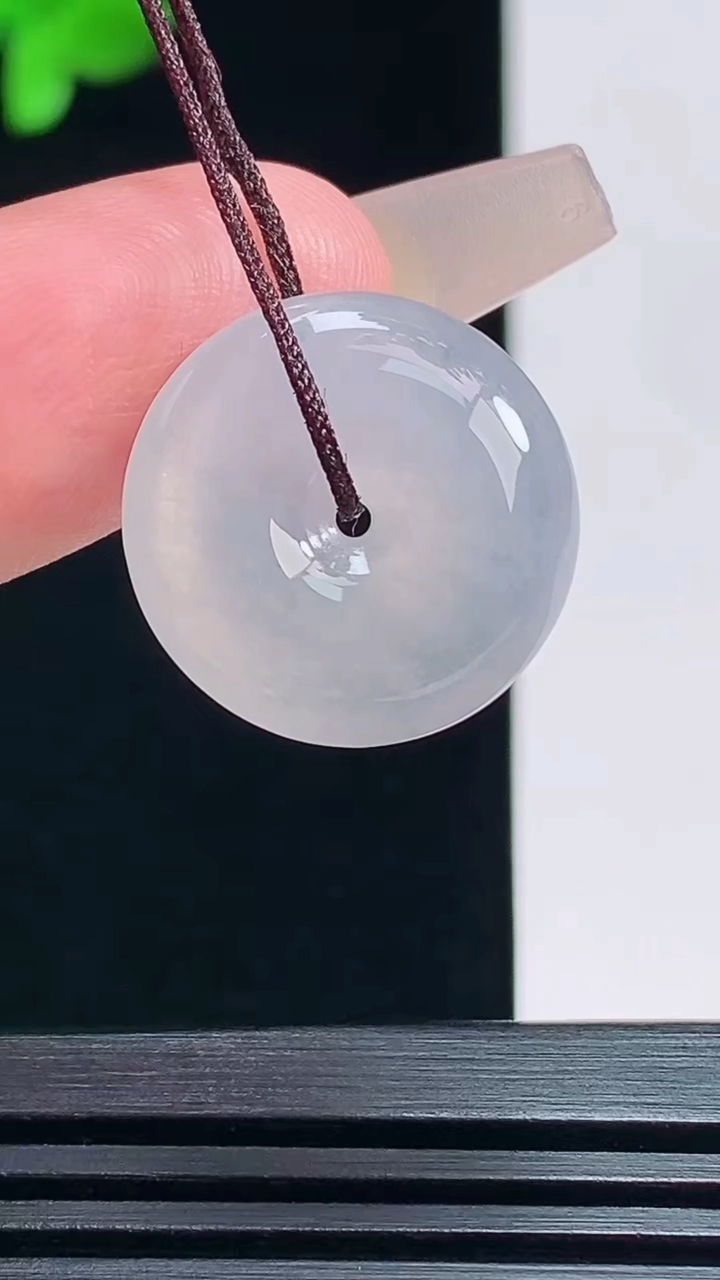 天然A货翡翠紫罗兰平安扣吊坠，尺寸18-5.5 重量:3.63g
7月19日