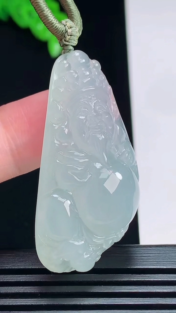 天然A货翡翠财神爷吊坠，尺寸43.5-23-11 重量:18.48g
7月19日