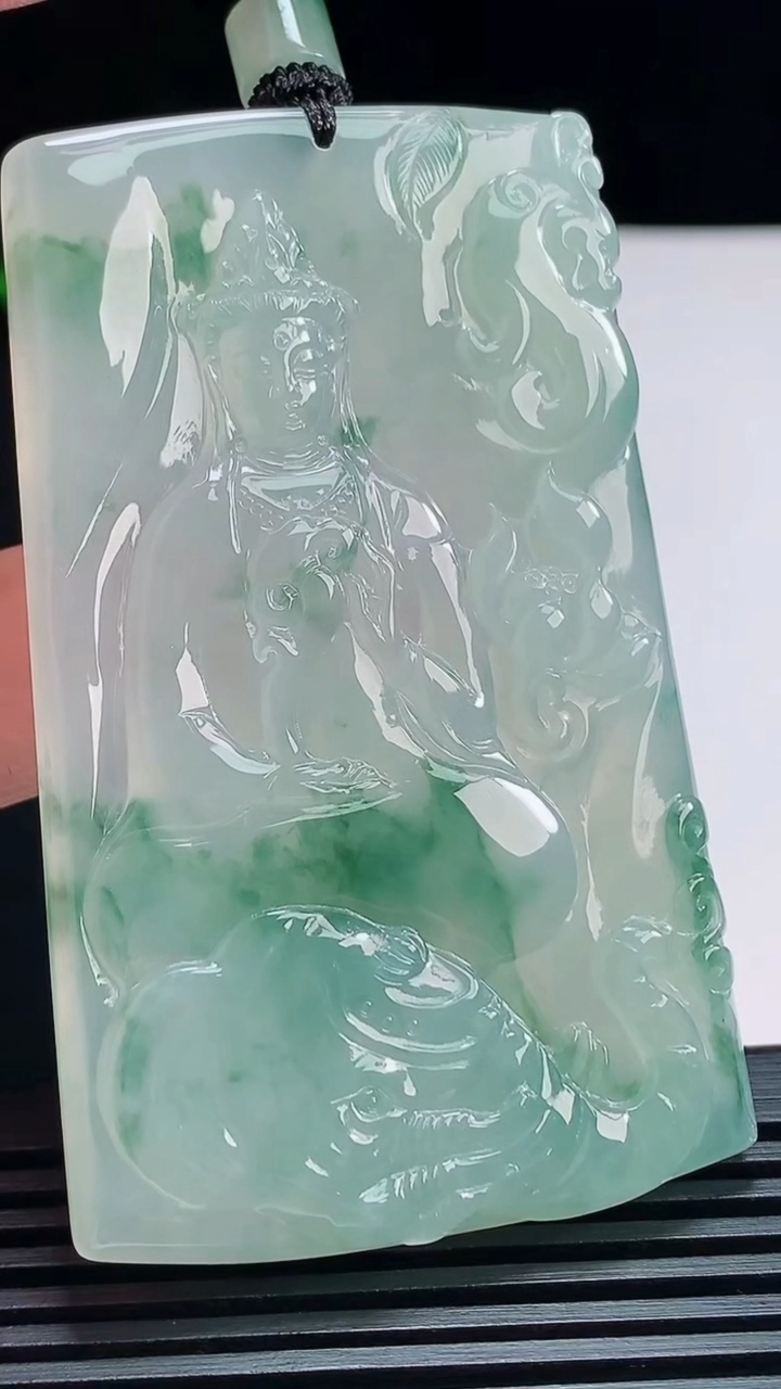 天然A货翡翠种飘花普贤菩萨吊坠，尺寸66-41-5.5 重量:41.65g
7月19日