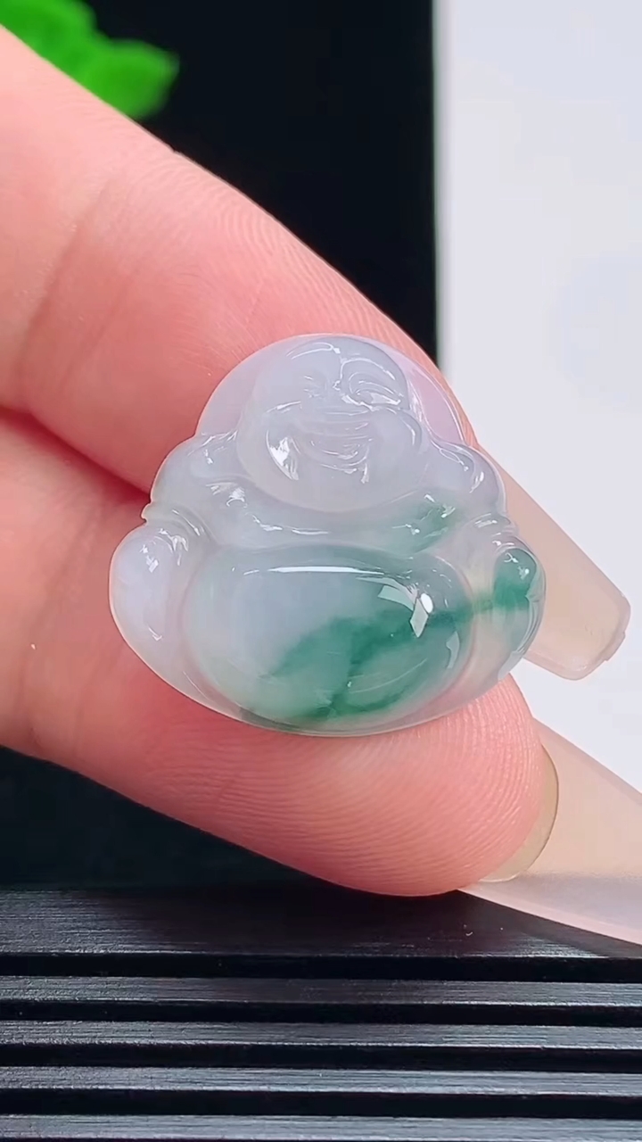 天然A货翡翠飘花佛公吊坠，尺寸21-22.5-5.6 重量:4.00g
7月19日