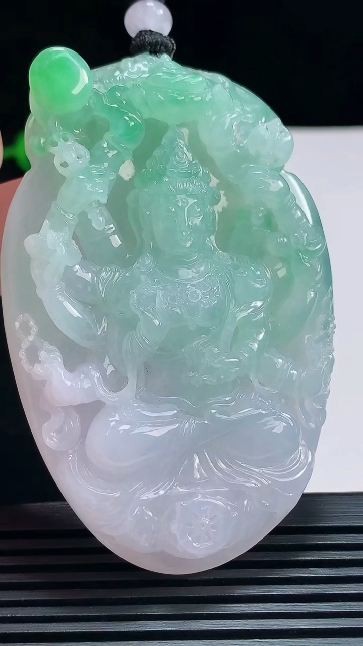 天然A货翡翠千手观音菩萨吊坠，尺寸70-46.5-11.5 重量:71.40g
7月19日