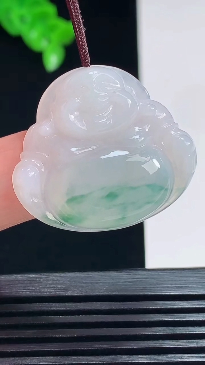 天然A货翡翠飘花佛公吊坠，尺寸27-30.5-5 重量:6.47g
7月19日