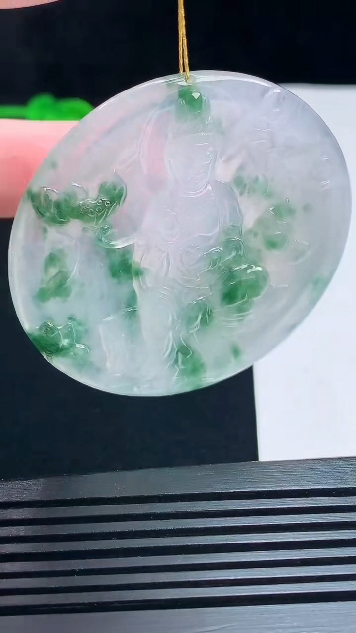 天然A货翡翠种飘花大势至菩萨吊坠，尺寸53-5.2 重量:28.81g
7月19日