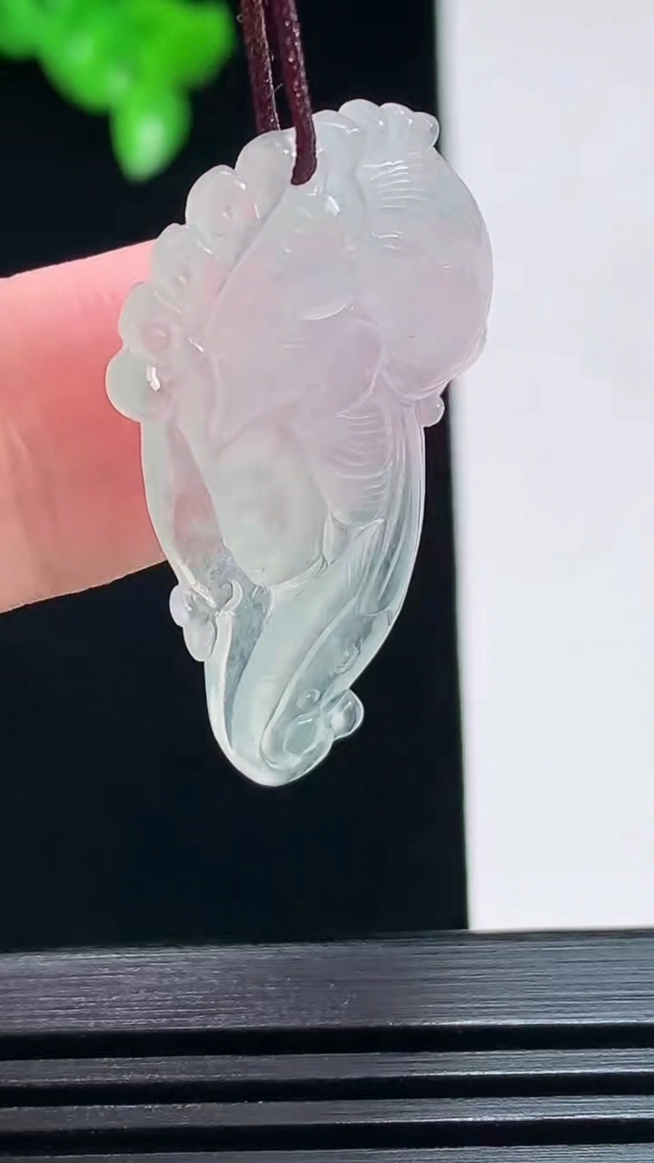 天然A货翡翠观音菩萨吊坠，尺寸33.8-19.6-4 重量:4.20g
7月19日