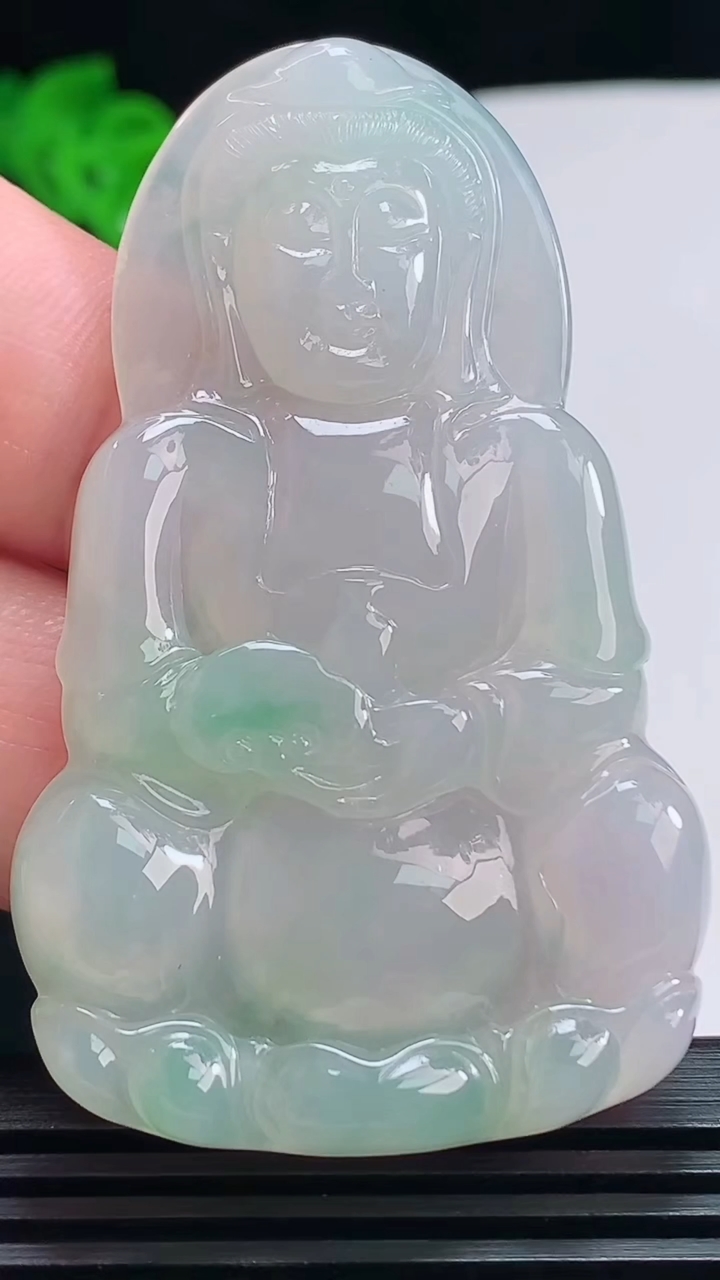 天然A货翡翠正装观音吊坠，尺寸60-36.5-5.5 重量:20.90g
7月19日