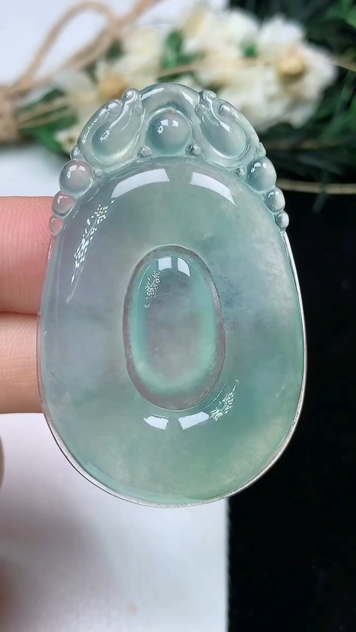 天然A货翡翠福贝吊坠，尺寸46.2-29.2-5，重量:13.26g
7月19日