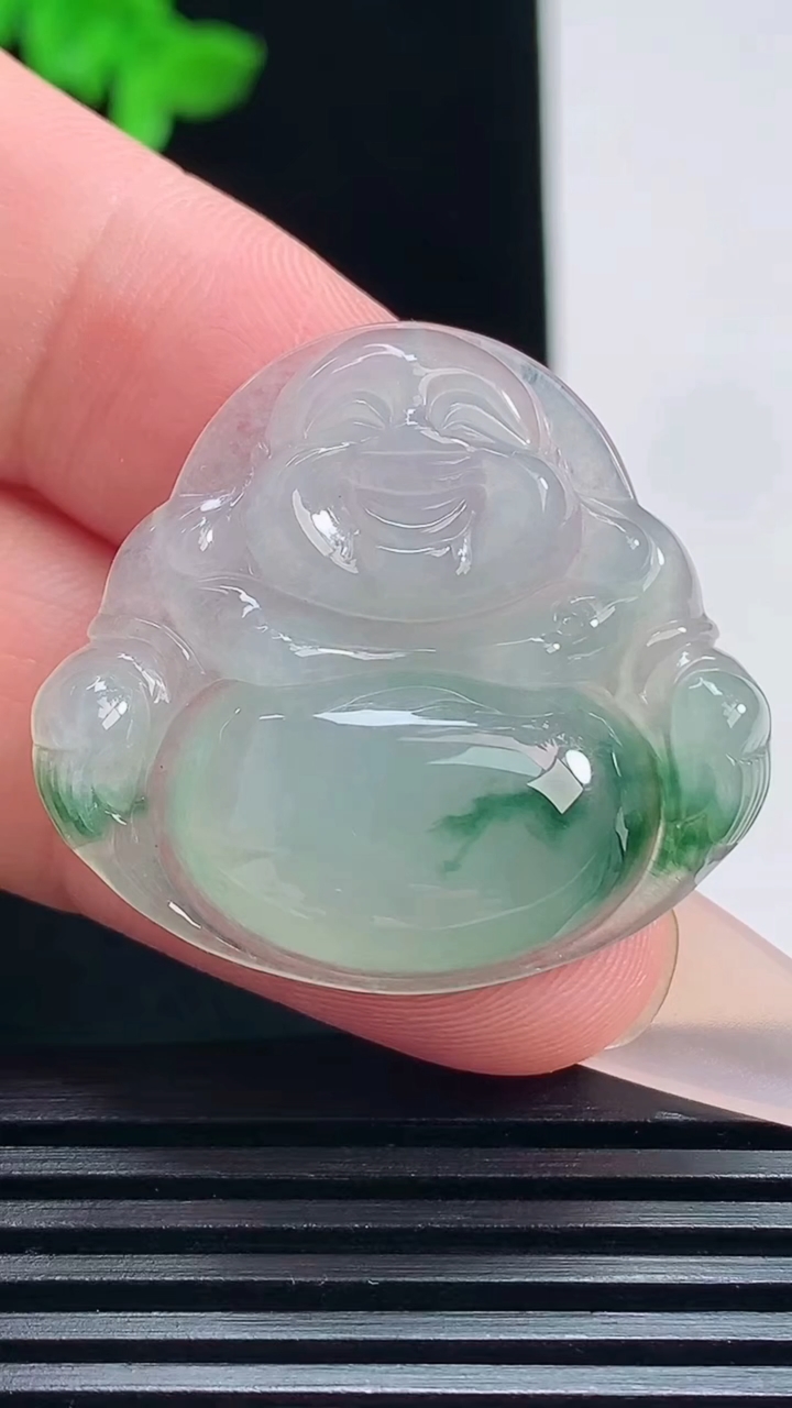 天然A货翡翠飘花佛公吊坠，尺寸30-32.6-6.8 重量:9.15g
7月19日