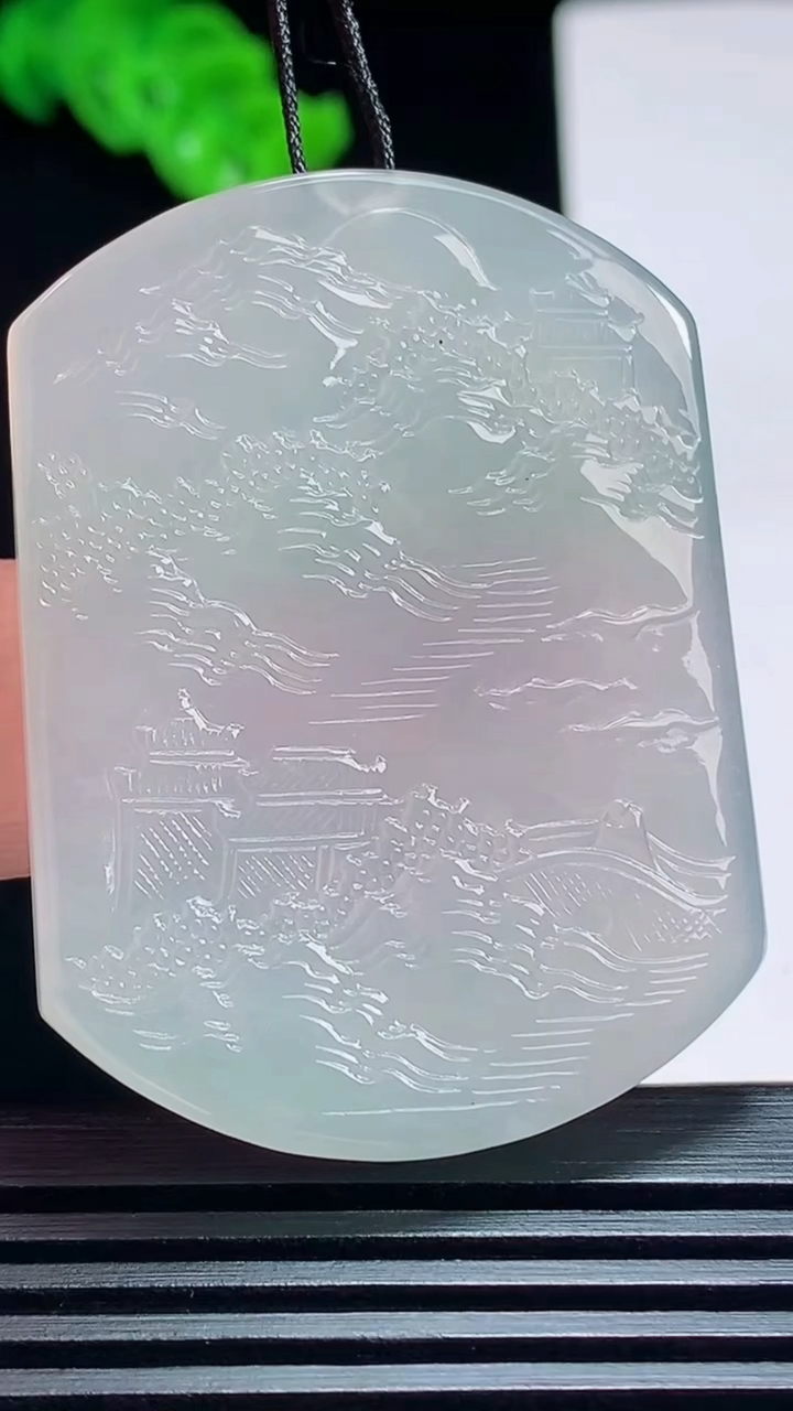 天然A货翡翠山水牌吊坠，尺寸47-35-4.6 重量:21.27g
7月19日