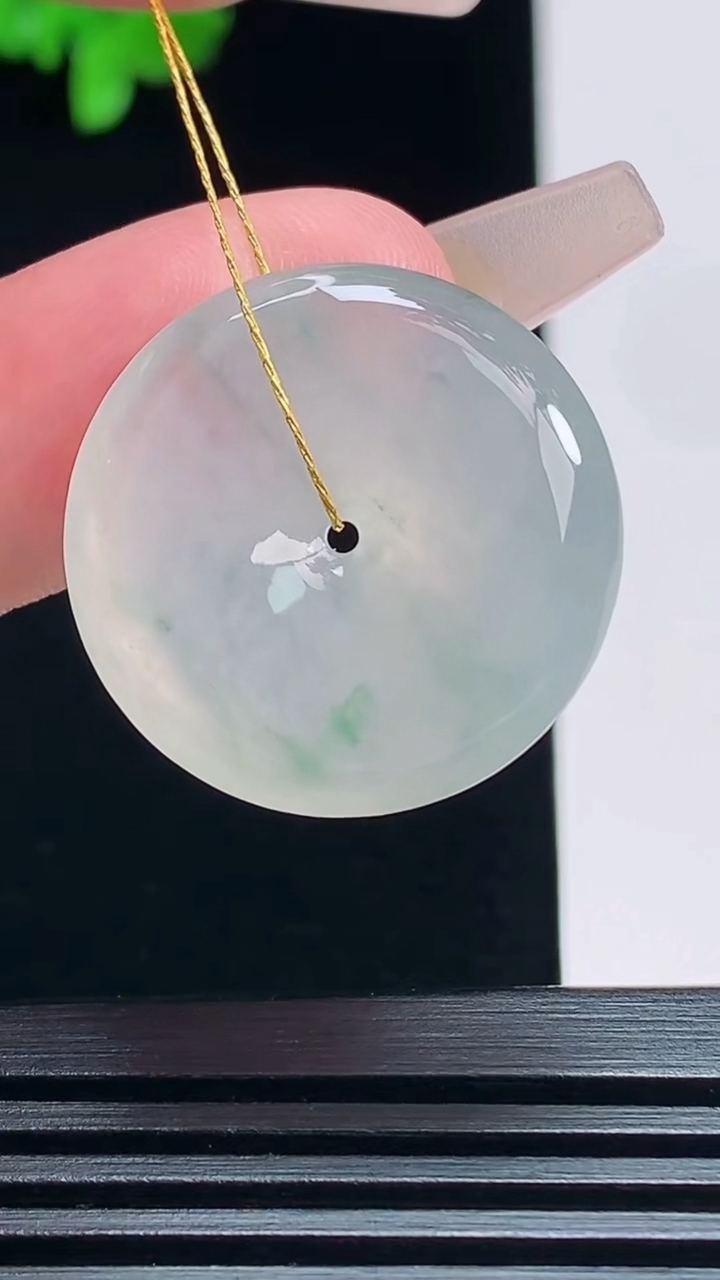 天然A货翡翠冰种飘花平安扣吊坠，尺寸24-5.2 重量:6.59g
7月19日
