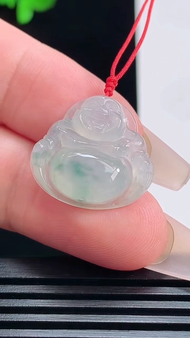 天然A货翡翠飘花佛公吊坠，尺寸20-22-5.6 重量:3.46g
7月19日