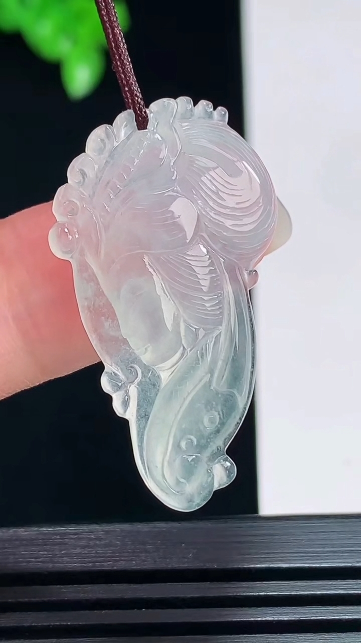 天然A货翡翠观音菩萨吊坠，尺寸33.8-19.6-4 重量:4.20g
7月19日