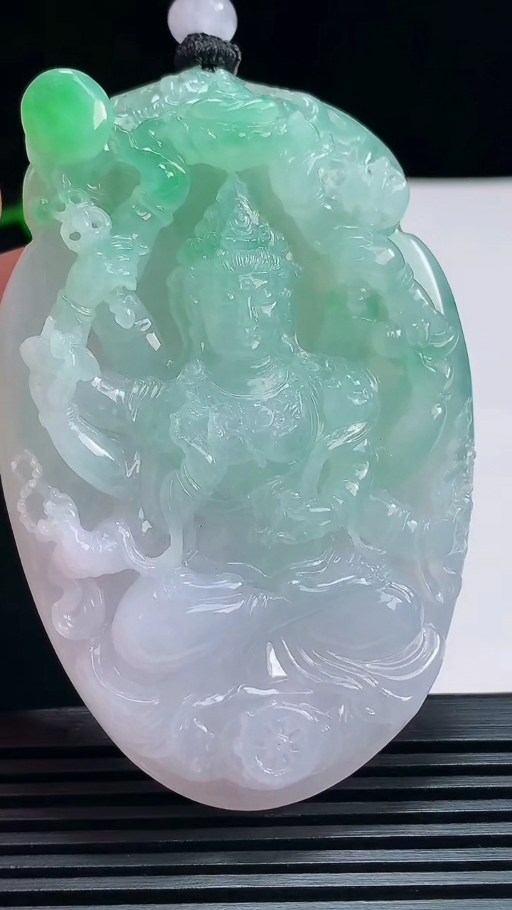 天然A货翡翠千手观音菩萨吊坠，尺寸70-46.5-11.5 重量:71.40g
7月19日