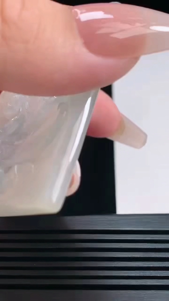 天然A货翡翠飘花大势至菩萨吊坠，尺寸56-46-5.2 重量:33.92g
7月19日