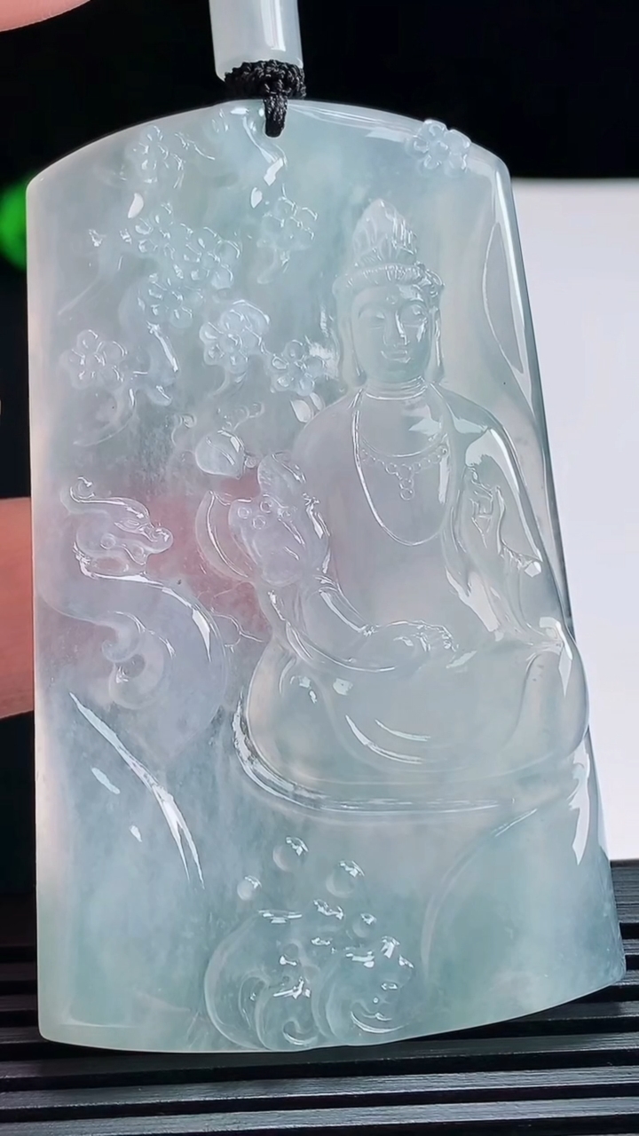 天然A货翡翠种紫罗兰 大势至菩萨吊坠，尺寸67-41-5 重量:37.06g
7月19日