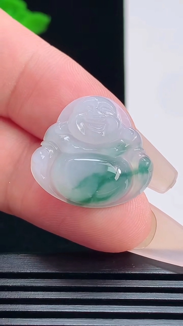 天然A货翡翠飘花佛公吊坠，尺寸21-22.5-5.6 重量:4.00g
7月19日