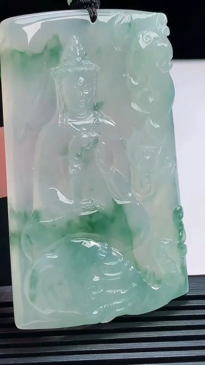 天然A货翡翠种飘花普贤菩萨吊坠，尺寸66-41-5.5 重量:41.65g
7月19日