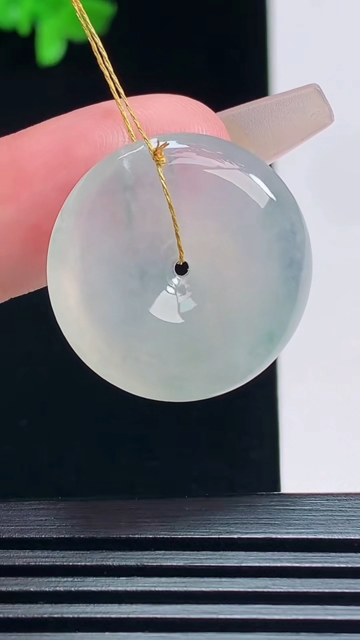 天然A货翡翠冰种飘花平安扣吊坠，尺寸24-5.2 重量:6.59g
7月19日