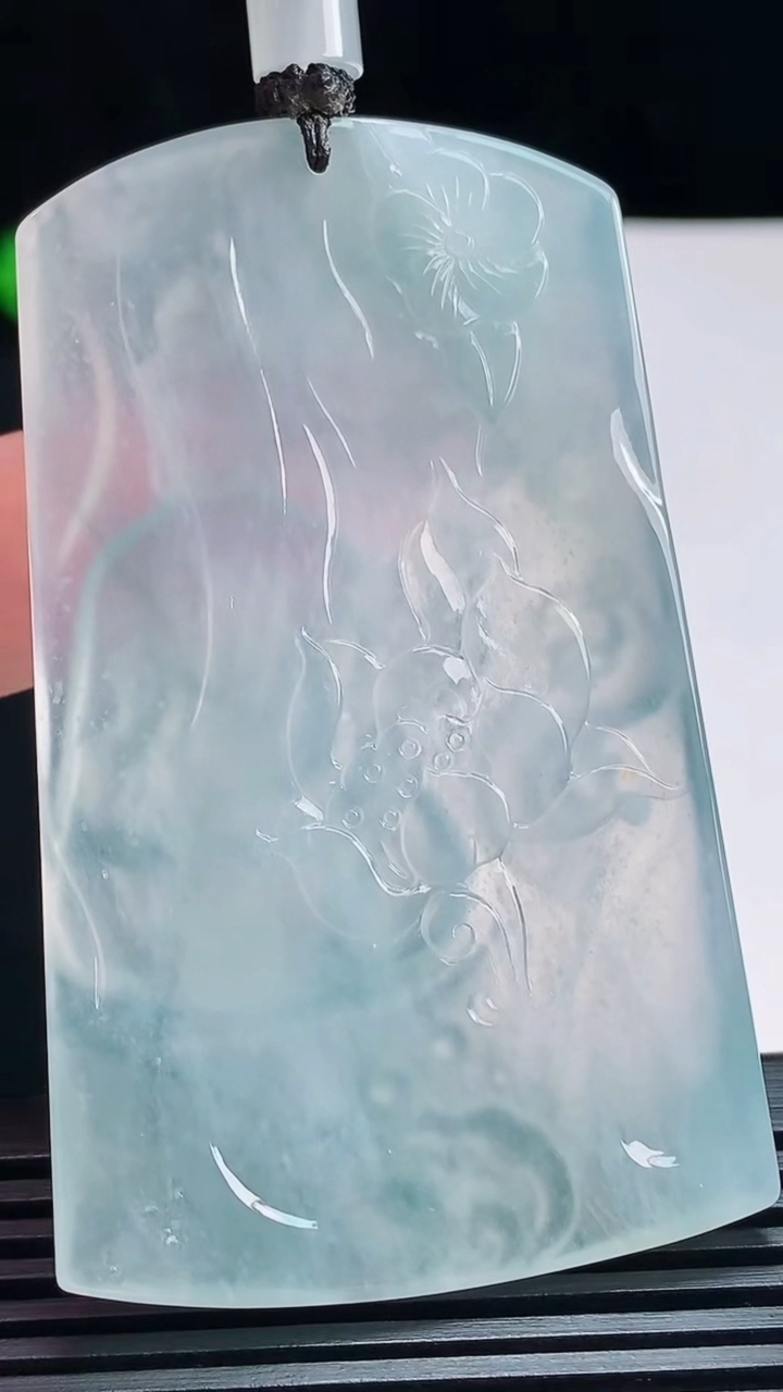 天然A货翡翠种紫罗兰 大势至菩萨吊坠，尺寸67-41-5 重量:37.06g
7月19日